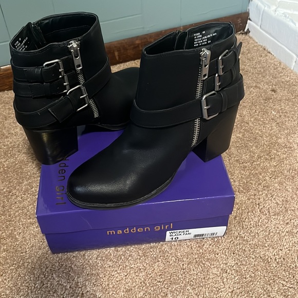 Black boots - Picture 2 of 6